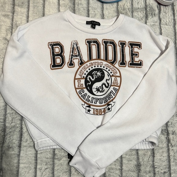 white cropped hoodie it is a medium brand is riley&james - Picture 1 of 4